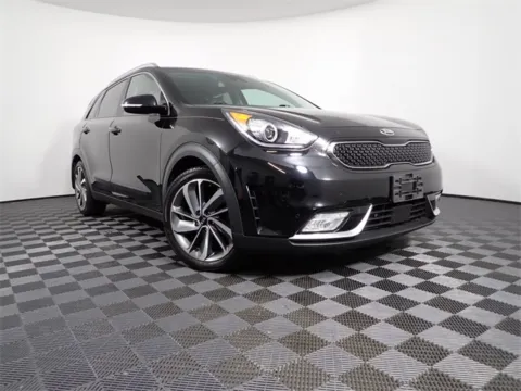 Black 2017 Kia Niro Touring for sale in Logan, OH