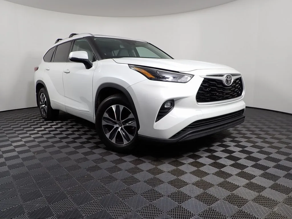 2022 Toyota Highlander XLE for sale in Logan, OH