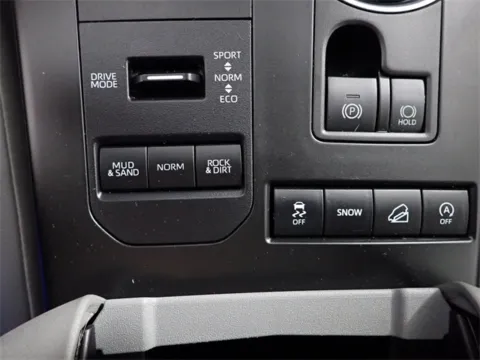 Photos of 2022 Toyota Highlander XLE for sale in Logan, OH at Don Wood Chevrolet