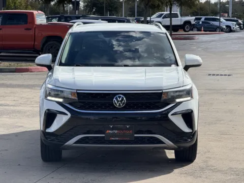 More photos of 2022 Volkswagen Taos SE at Auto Boutique Texas, TX