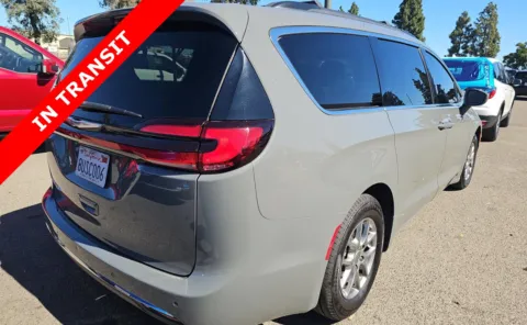 More photos of 2021 Chrysler Pacifica Touring at Auto Boutique Texas, TX