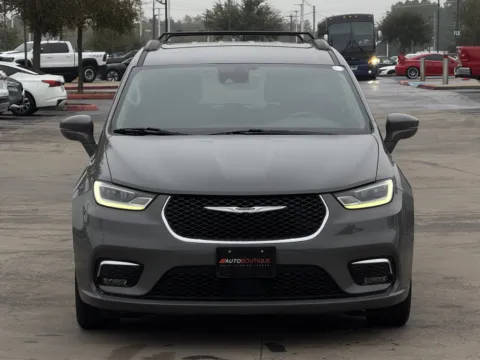 More photos of 2021 Chrysler Pacifica Touring at Auto Boutique Texas, TX