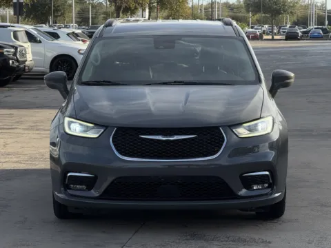 More photos of 2022 Chrysler Pacifica Touring L at Auto Boutique Texas, TX
