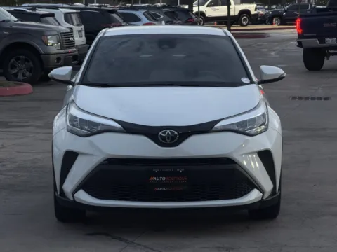 More photos of 2021 Toyota C-HR XLE at Auto Boutique Texas, TX