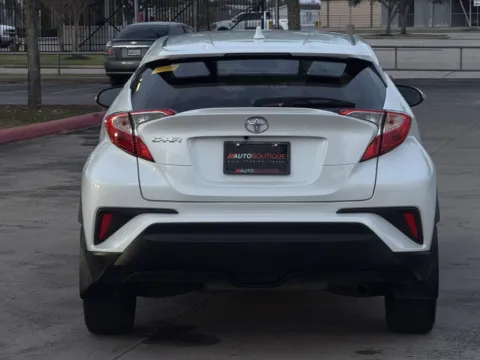More photos of 2021 Toyota C-HR XLE at Auto Boutique Texas, TX
