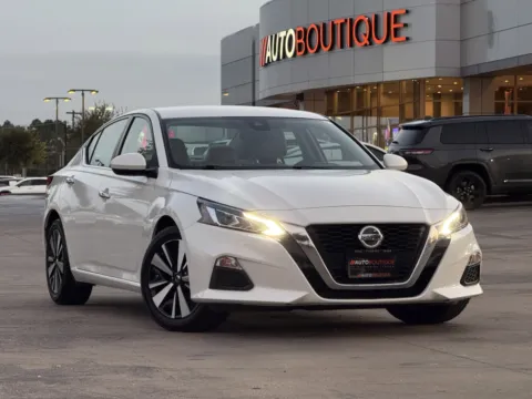 Photos of 2022 Nissan Altima 2.5 SV for sale in Alvin, TX at Auto Boutique Texas