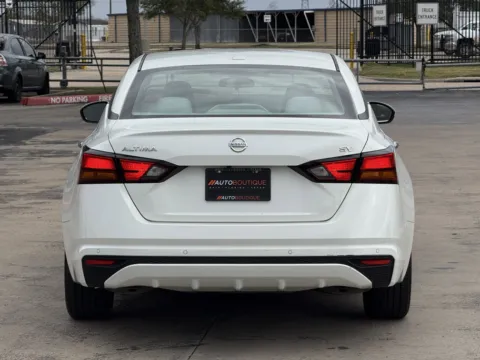 More photos of 2022 Nissan Altima 2.5 SV at Auto Boutique Texas, TX