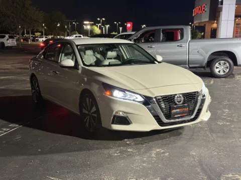 Photos of 2022 Nissan Altima 2.5 SV for sale in Alvin, TX at Auto Boutique Texas