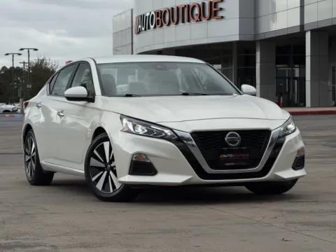 Photos of 2022 Nissan Altima 2.5 SV for sale in Alvin, TX at Auto Boutique Texas