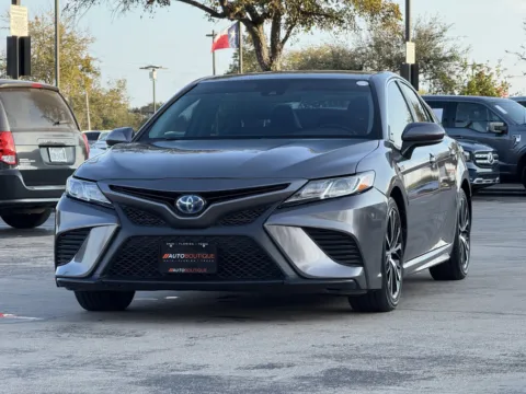 Another view of 2020 Toyota Camry Hybrid SE for sale in Alvin, TX at Auto Boutique Texas