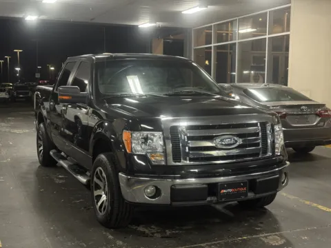 Photos of 2009 Ford F-150 XLT for sale in Alvin, TX at Auto Boutique Texas
