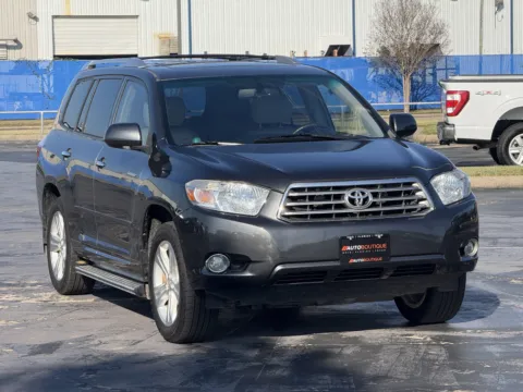 Photos of 2010 Toyota Highlander Limited for sale in Alvin, TX at Auto Boutique Texas