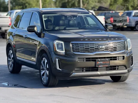 Photos of 2020 Kia Telluride S for sale in Alvin, TX at Auto Boutique Texas