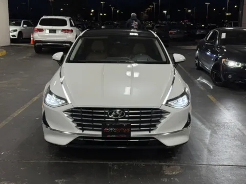 More photos of 2022 Hyundai Sonata Hybrid Limited at Auto Boutique Texas, TX