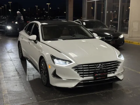 Photos of 2022 Hyundai Sonata Hybrid Limited for sale in Alvin, TX at Auto Boutique Texas