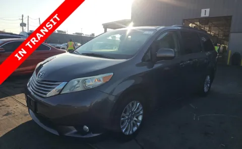Gray 2014 Toyota Sienna XLE for sale in Alvin, TX