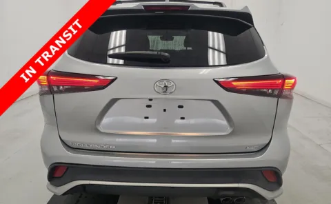 More photos of 2022 Toyota Highlander XSE at Auto Boutique Texas, TX