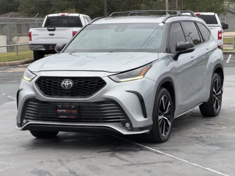 Another view of 2022 Toyota Highlander XSE for sale in Alvin, TX at Auto Boutique Texas