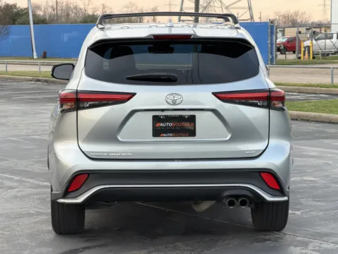More photos of 2022 Toyota Highlander XSE at Auto Boutique Texas, TX