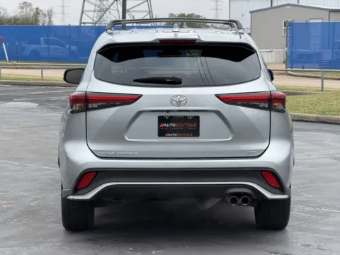 More photos of 2022 Toyota Highlander XSE at Auto Boutique Texas, TX