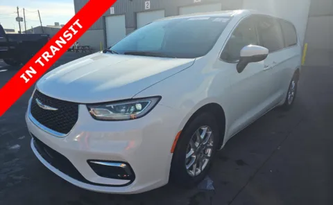 White 2023 Chrysler Pacifica Touring L for sale in Alvin, TX