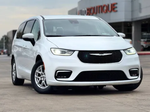 Photos of 2023 Chrysler Pacifica Touring L for sale in Alvin, TX at Auto Boutique Texas