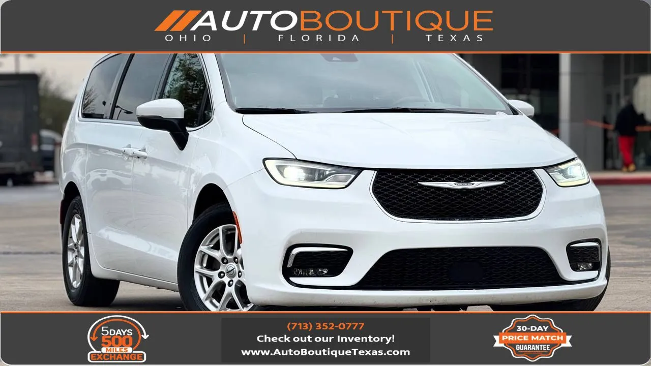 2023 Chrysler Pacifica Touring L's photo