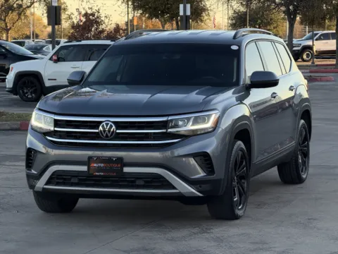 Another view of 2023 Volkswagen Atlas 3.6L V6 SE w Technology for sale in Alvin, TX at Auto Boutique Texas
