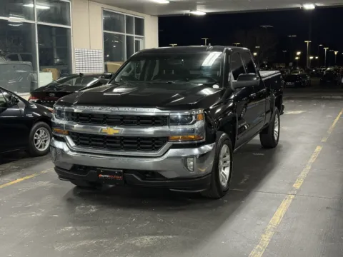 Another view of 2018 Chevrolet Silverado 1500 LT for sale in Alvin, TX at Auto Boutique Texas