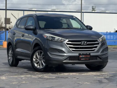 Photos of 2017 Hyundai Tucson SE for sale in Alvin, TX at Auto Boutique Texas