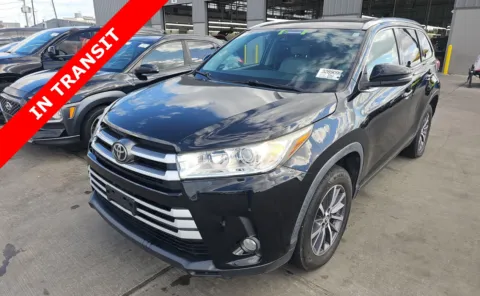 Black 2019 Toyota Highlander XLE for sale in Alvin, TX