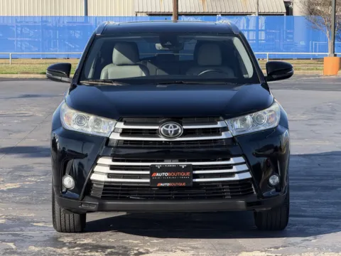 More photos of 2019 Toyota Highlander XLE at Auto Boutique Texas, TX