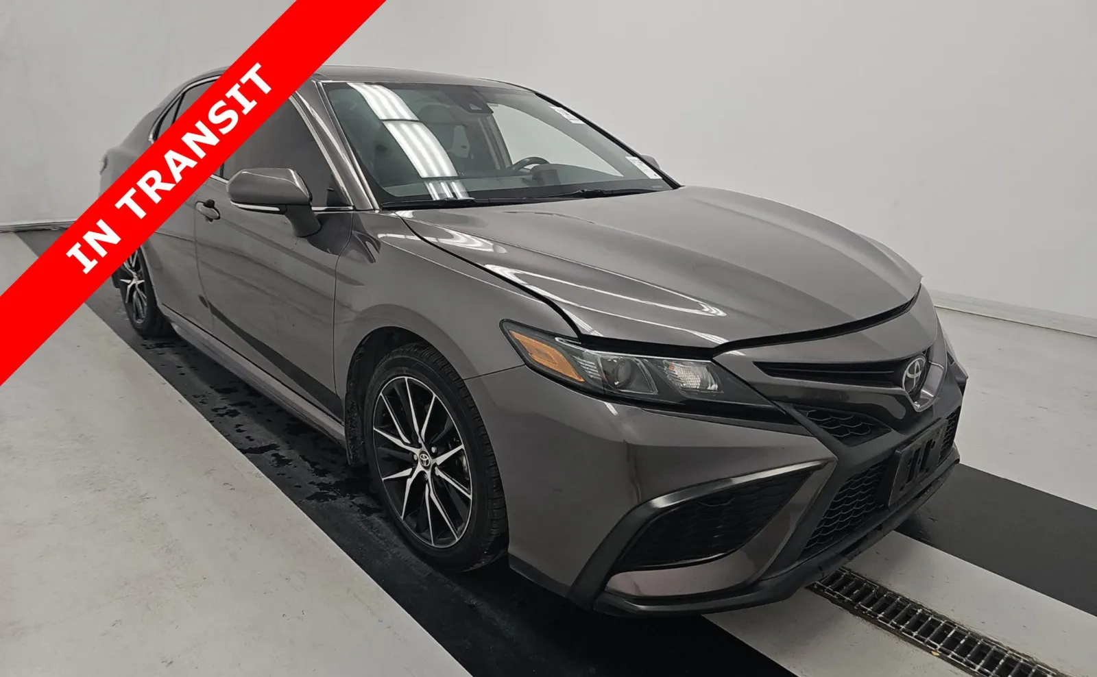 2023 Toyota Camry SE's photo