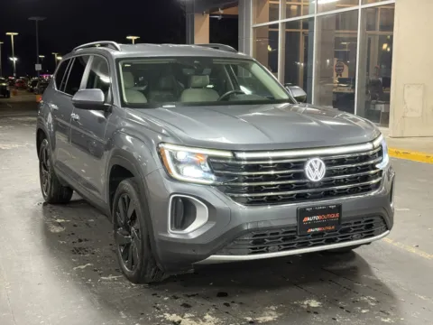 Photos of 2024 Volkswagen Atlas 2.0T SE w Technology for sale in Alvin, TX at Auto Boutique Texas