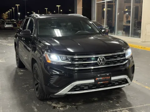 Photos of 2021 Volkswagen Atlas Cross Sport 2.0T SE w Technology for sale in Alvin, TX at Auto Boutique Texas