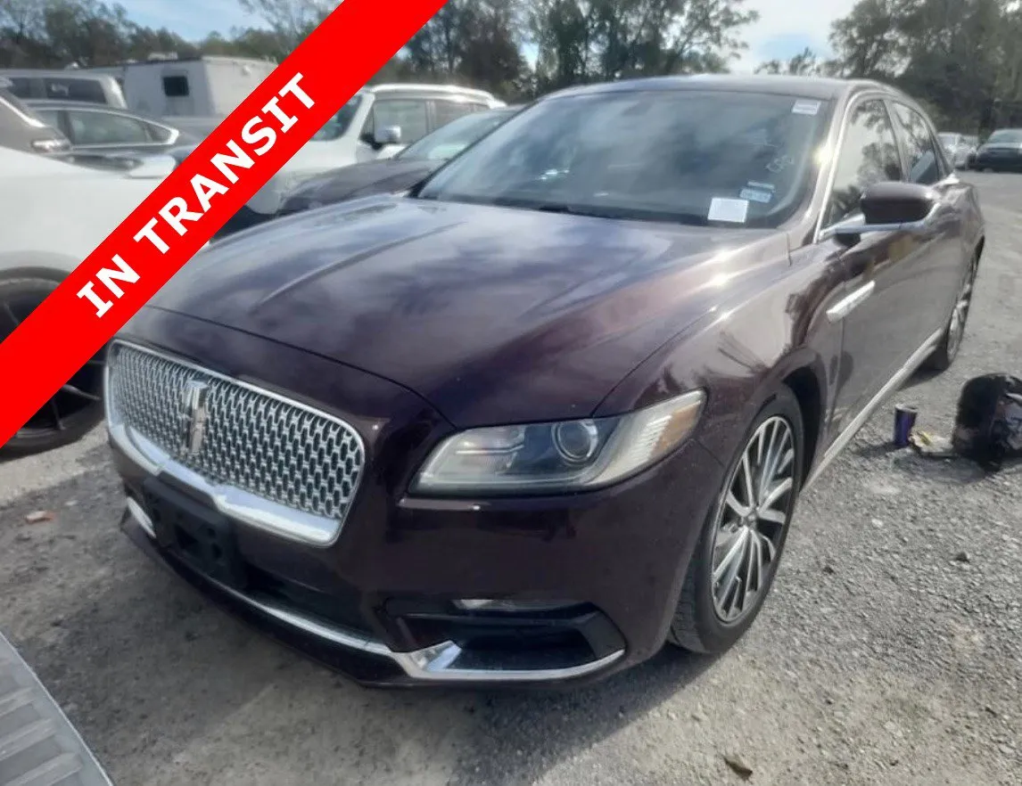 2017 Lincoln Continental Select's photo