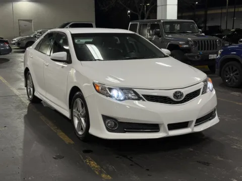 Photos of 2014 Toyota Camry SE for sale in Alvin, TX at Auto Boutique Texas