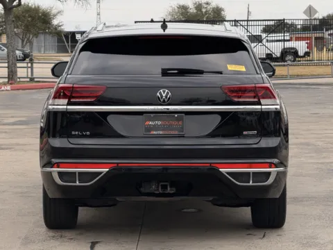 More photos of 2022 Volkswagen Atlas Cross Sport 3.6L V6 SEL R-Line at Auto Boutique Texas, TX