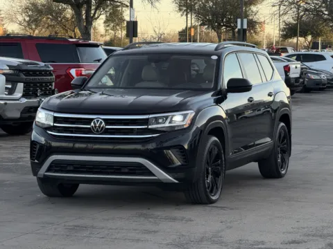 Another view of 2022 Volkswagen Atlas 3.6L V6 SE w Technology for sale in Alvin, TX at Auto Boutique Texas