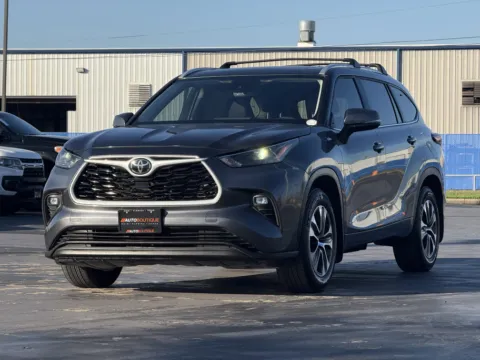 Another view of 2024 Toyota Highlander XLE for sale in Alvin, TX at Auto Boutique Texas