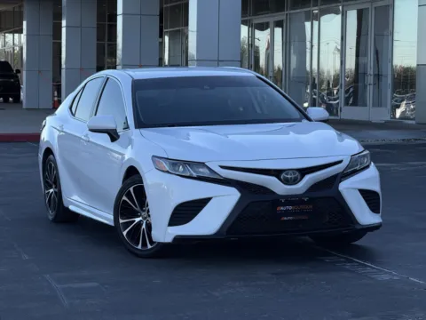 Photos of 2020 Toyota Camry SE for sale in Alvin, TX at Auto Boutique Texas