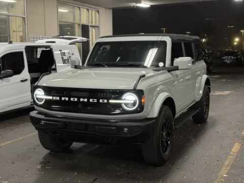 More photos of 2022 Ford Bronco Outer Banks at Auto Boutique Texas, TX
