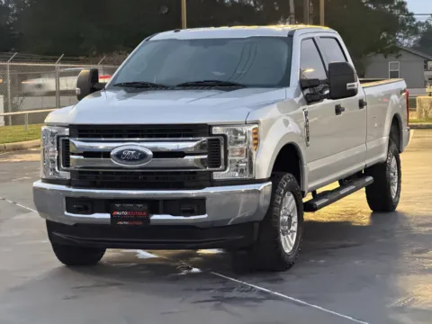 Another view of 2018 Ford Super Duty F-250 SRW XLT for sale in Alvin, TX at Auto Boutique Texas