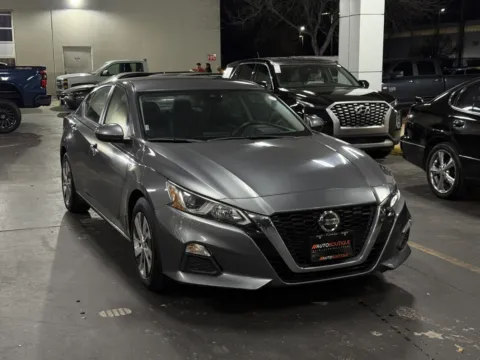 Photos of 2021 Nissan Altima 2.5 S for sale in Alvin, TX at Auto Boutique Texas