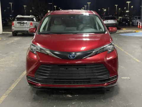 More photos of 2024 Toyota Sienna LE at Auto Boutique Texas, TX