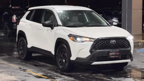 White 2024 Toyota Corolla Cross L for sale in Alvin, TX