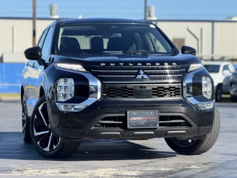 Photos of 2022 Mitsubishi Outlander ES for sale in Alvin, TX at Auto Boutique Texas