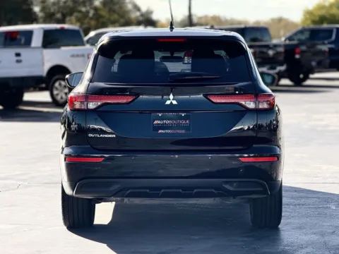 More photos of 2022 Mitsubishi Outlander ES at Auto Boutique Texas, TX
