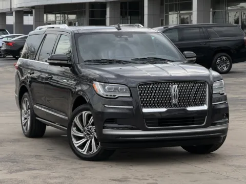 Photos of 2023 Lincoln Navigator Reserve for sale in Alvin, TX at Auto Boutique Texas