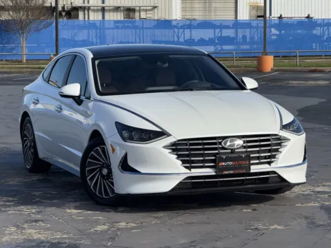 Photos of 2022 Hyundai Sonata Hybrid Limited for sale in Alvin, TX at Auto Boutique Texas